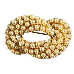 Vintage Mode-Art Arthur Pepper Gold Tone Knot Brooch with Simulated Pearl Beads